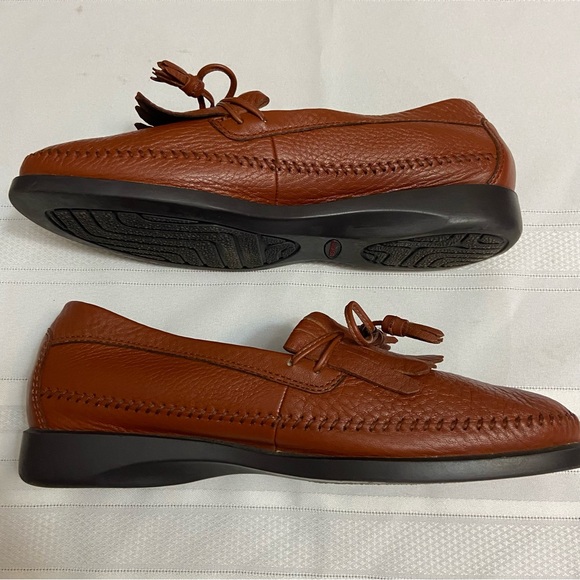 DEX Classic Mens Brown  Pliable Comfortable Leather Tassel Loafer- EUC Size 10 - Picture 2 of 6